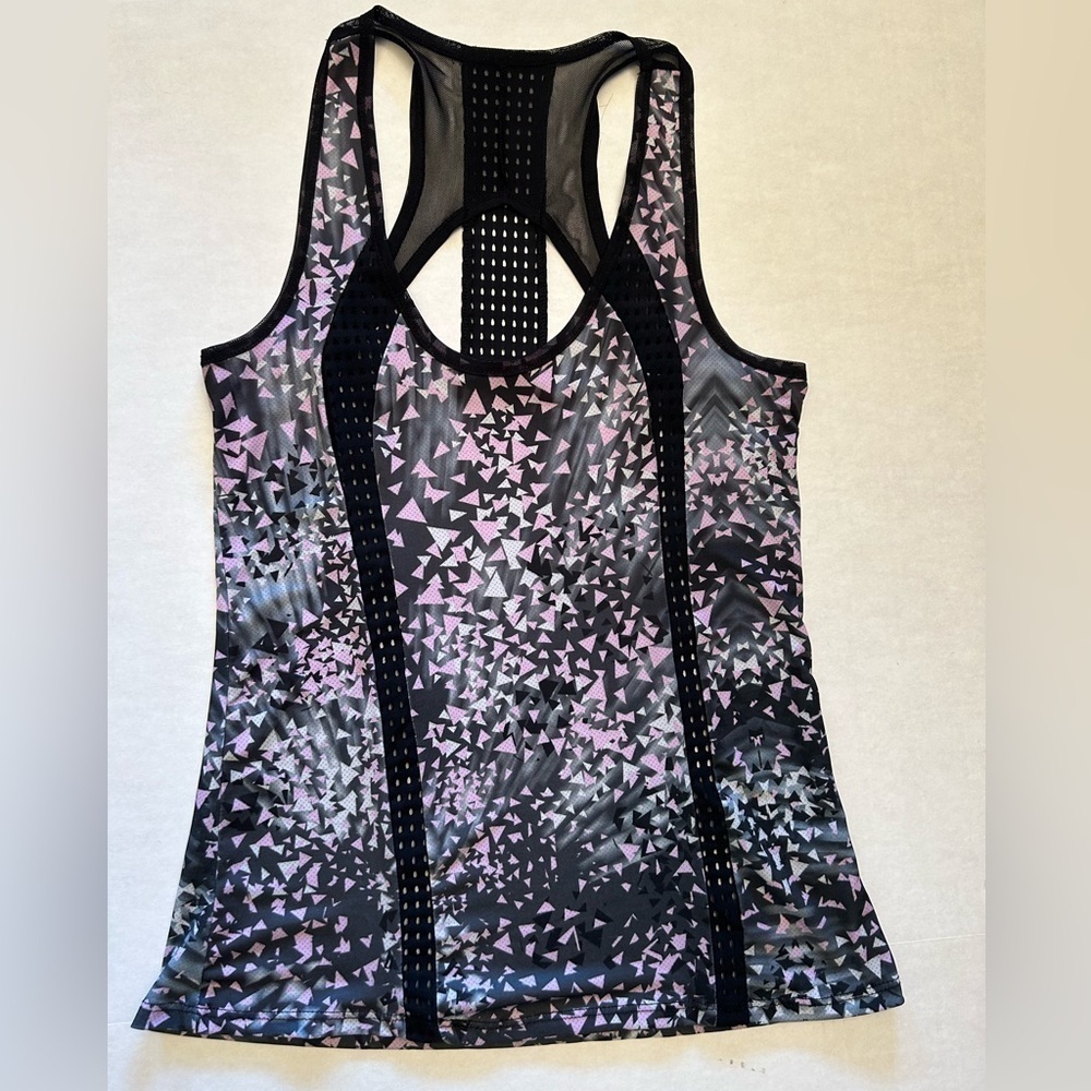 Athletic EVCR women’s ventilated tank top in size Medium.‎  J15